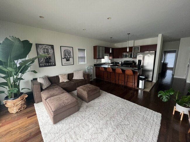 sala de estar - 635 N Windsor Blvd