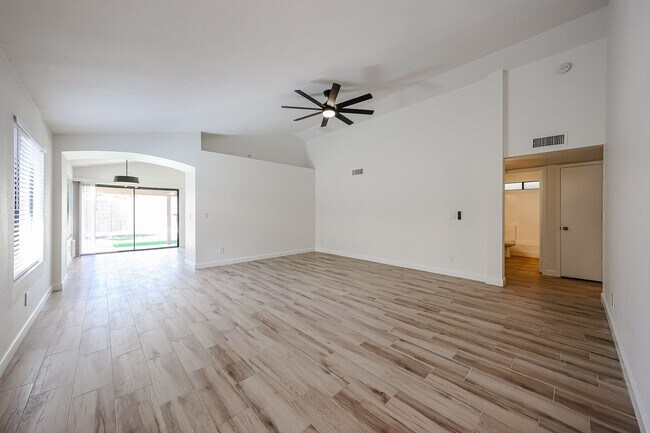 Building Photo - Beautifully renovated 3 bedroom 2 bathroom...