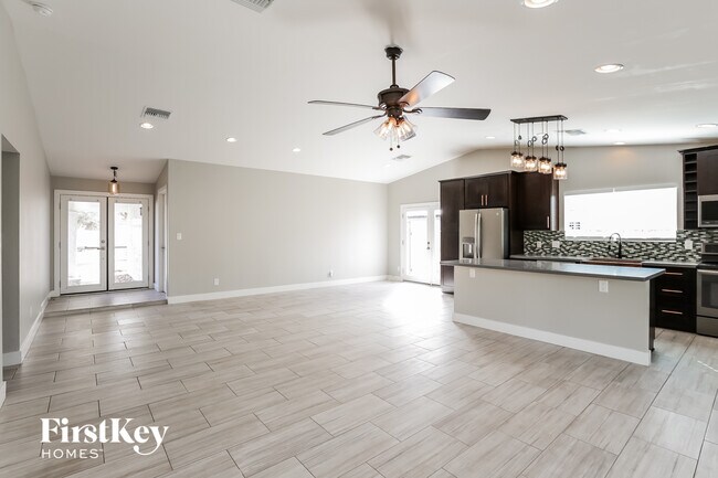 Foto del edificio - 1746 E Redfield Rd