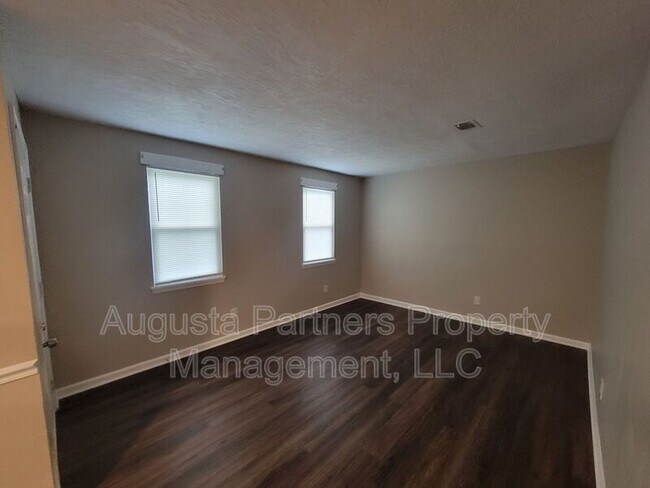 Building Photo - 139 Stoneybrooks Pl