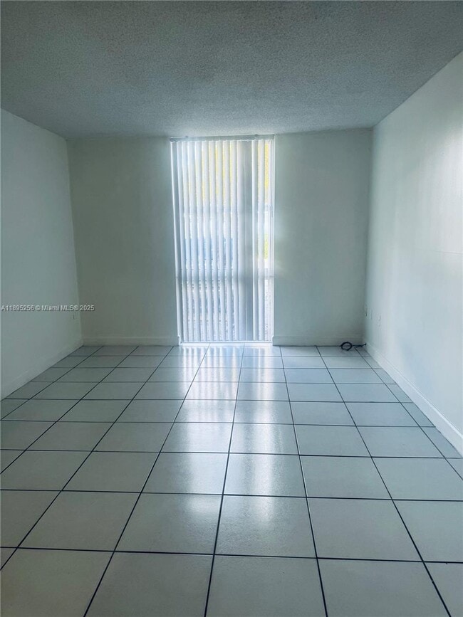 Foto del edificio - 16851 NE 23rd Ave