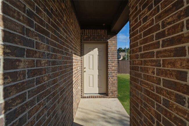 Building Photo - 10622 Dawn Pine Forest Trail