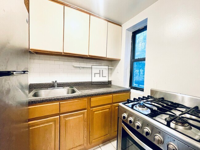 Building Photo - Large 1 Bed | East 56 Street/ 2nd Avenue
