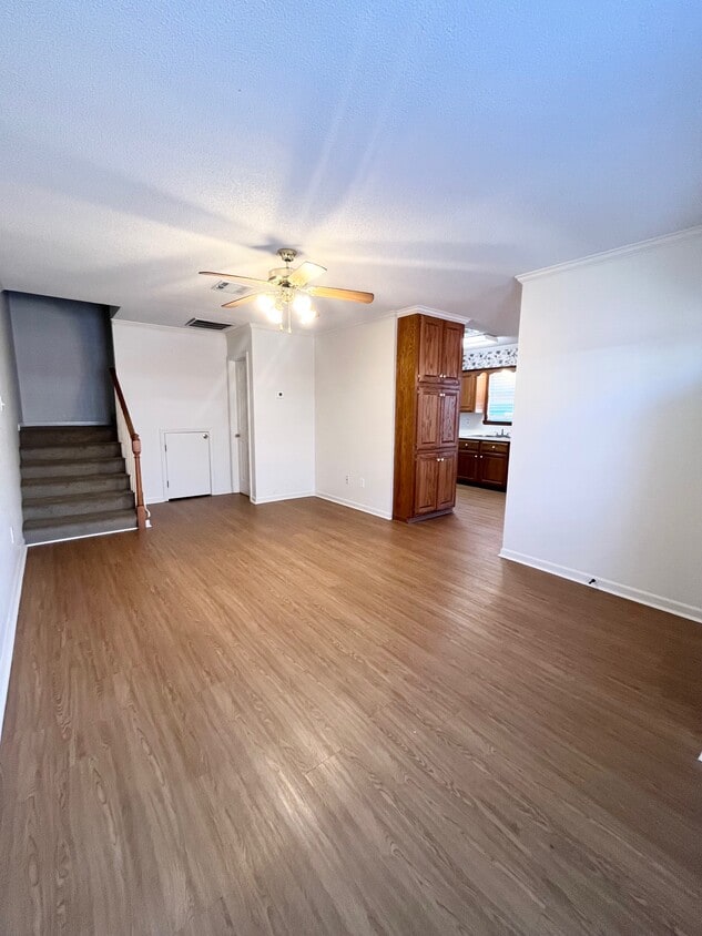 Primary Photo - 122 Mall Cir