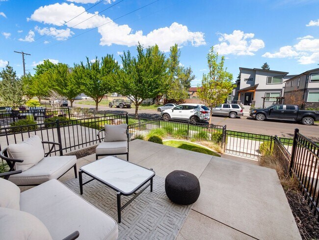 Foto del edificio - 2423 W Bridge Ave