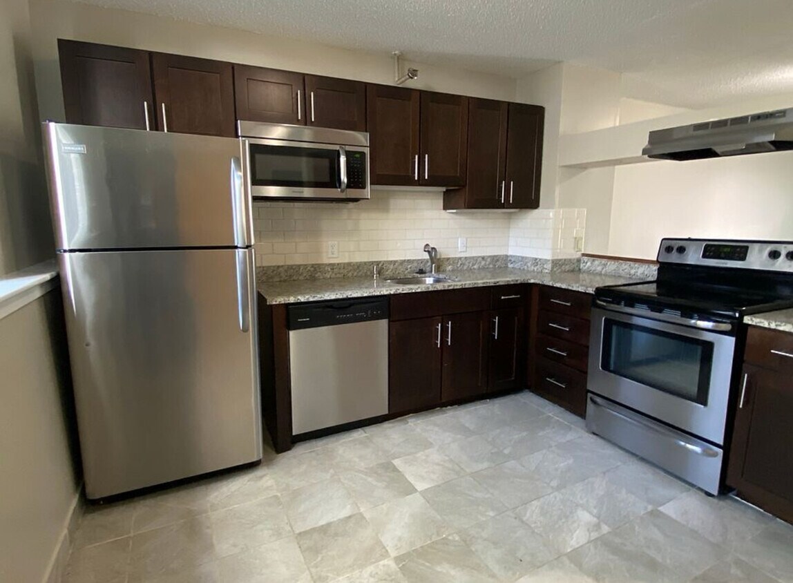 Primary Photo - 142 North Beacon St