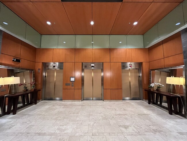 Foto del edificio - 208 W Washington St