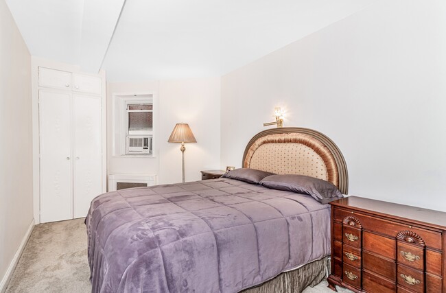 Building Photo - 61 E 77th St