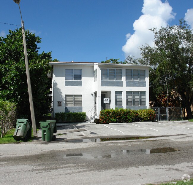 Foto del edificio - 7810 NE 10th Ct