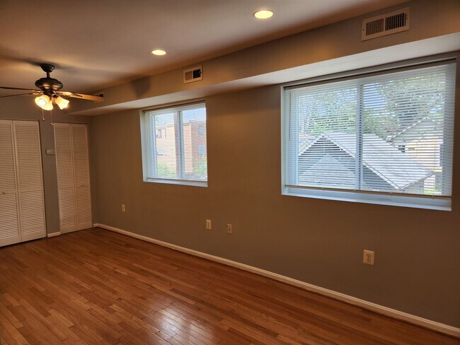 Foto del edificio - 244 60th St NE