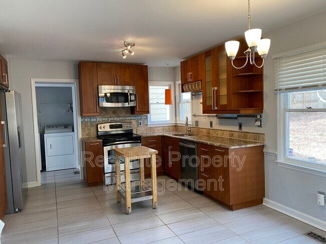 Building Photo - 2713 Moorsfield Ct