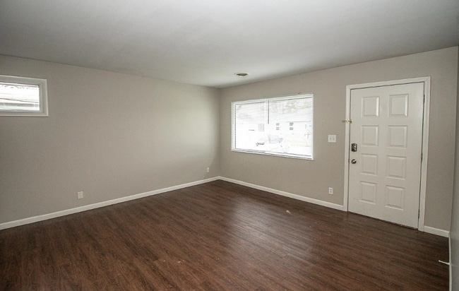 Building Photo - 3 Bedroom Home