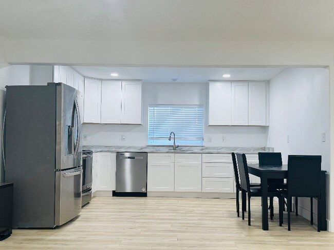 Foto del edificio - 952 S 1350 E