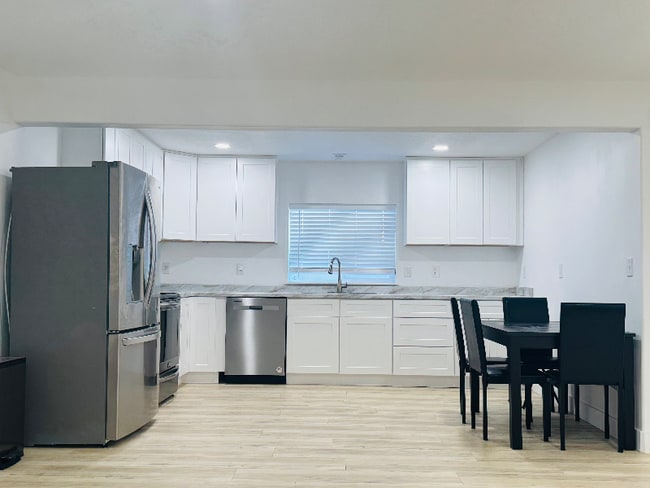 Building Photo - 952 S 1350 E