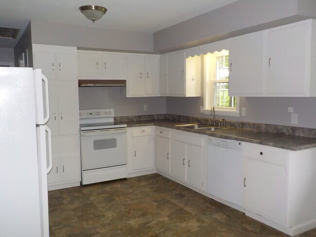 Building Photo - 6640 State Rd 46