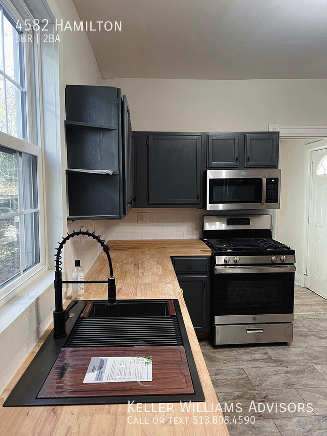 Building Photo - Great, renovated, affordable Northside house