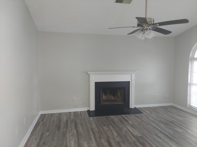 Foto del edificio - 2592 Woodhill Dr