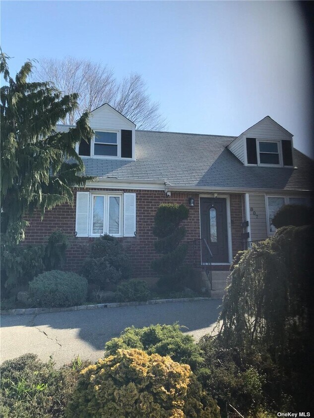 Primary Photo - 807 Franklin Ave