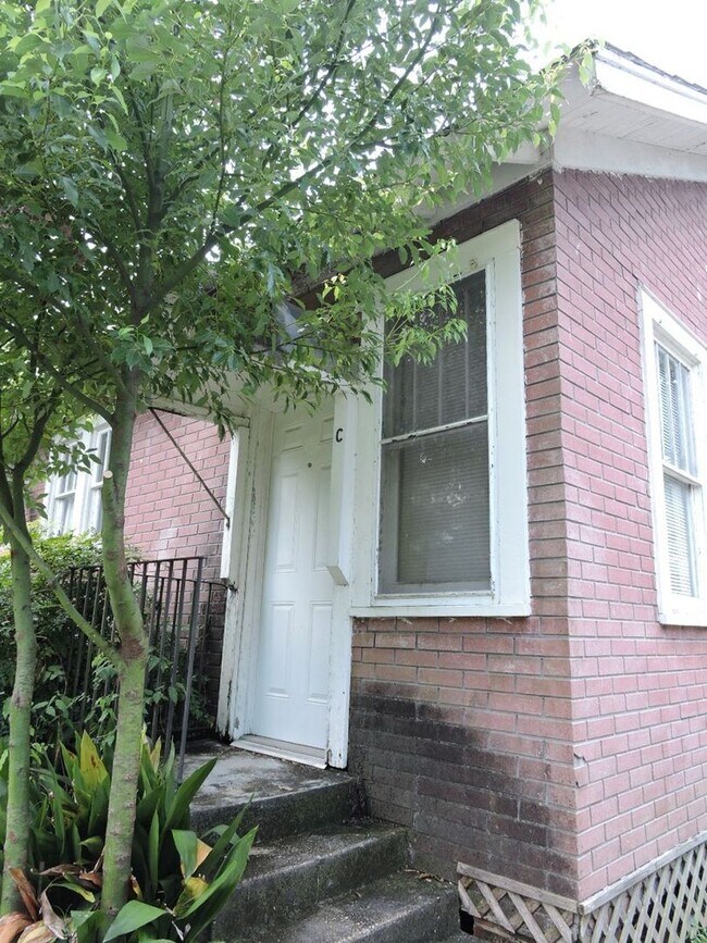 Foto del edificio - University Gardens One Bedroom Apartment F...