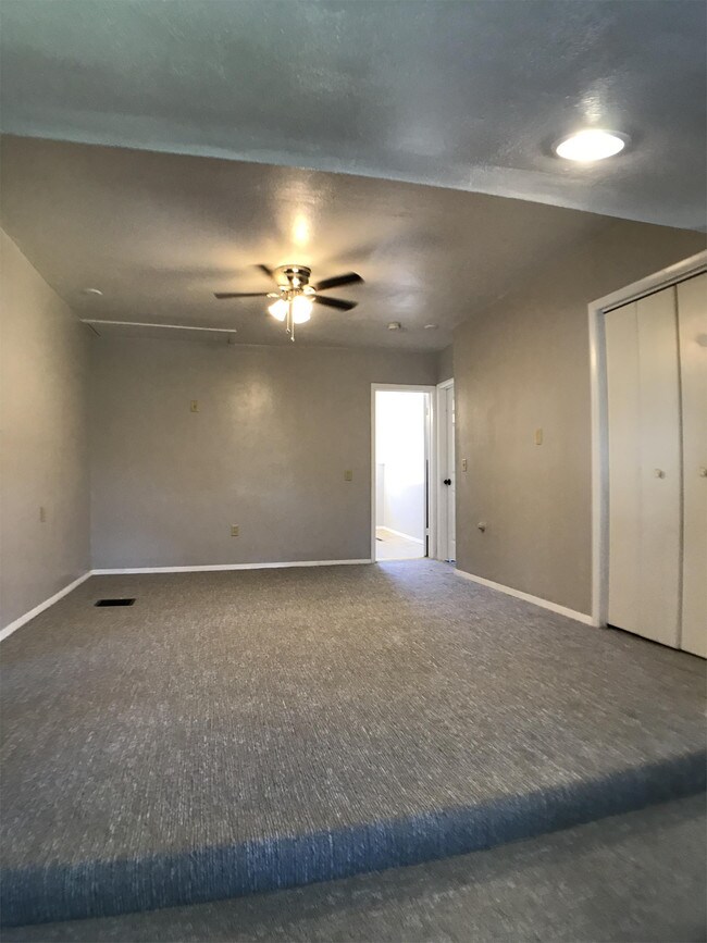 Foto del edificio - 828 N Chestnut Ave