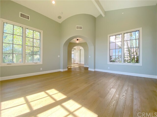 Building Photo - 6 Serenity