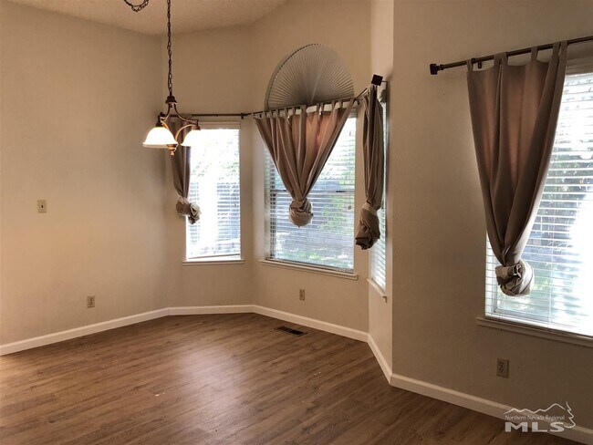 Building Photo - 6266 Chesterfield Ln