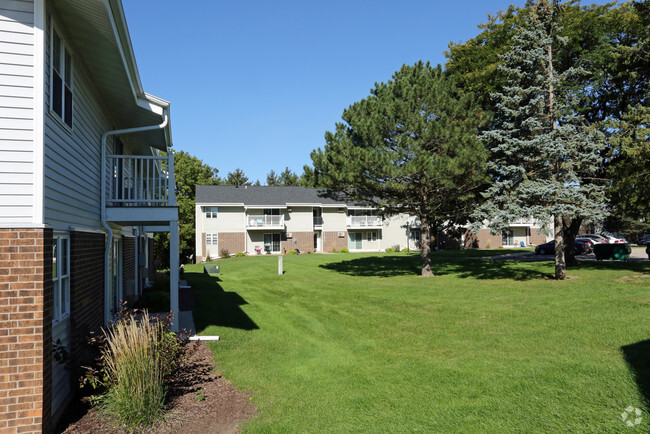 Foto del edificio - Village Green East Apartments