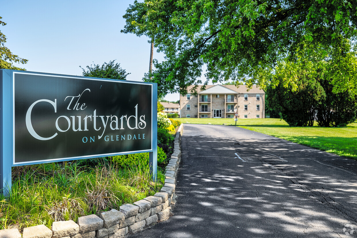 Primary Photo - Courtyards on Glendale