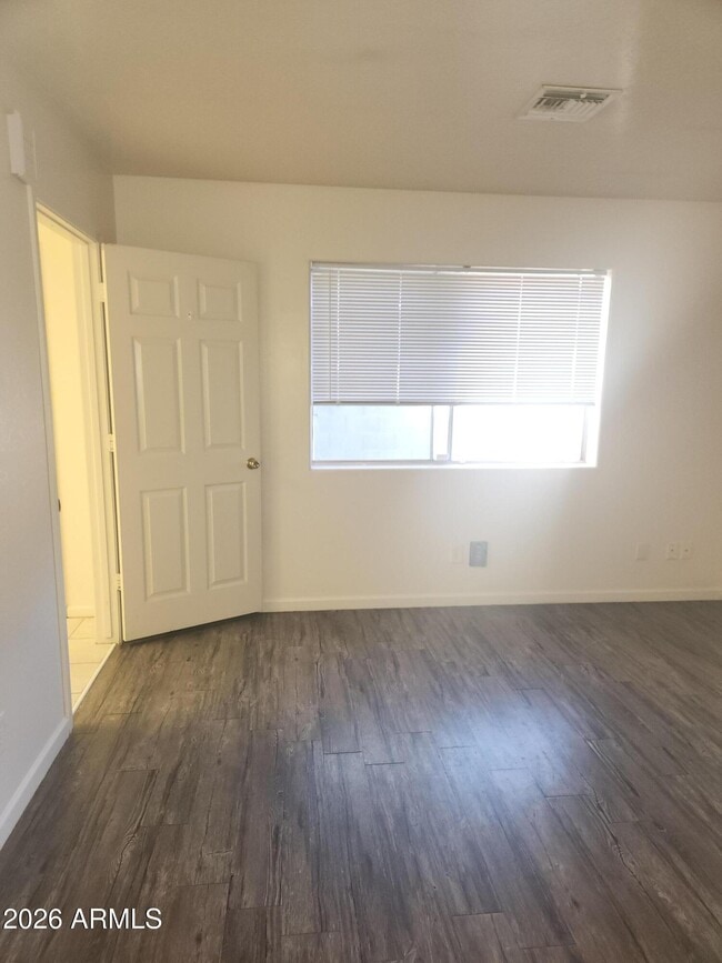 Building Photo - 2531 W Morten Ave