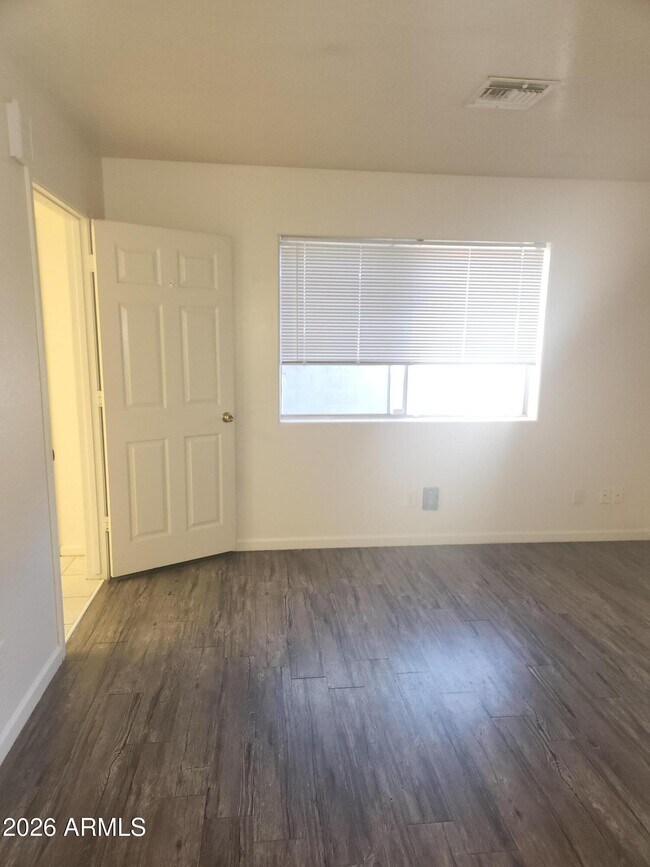 Foto del edificio - 2531 W Morten Ave