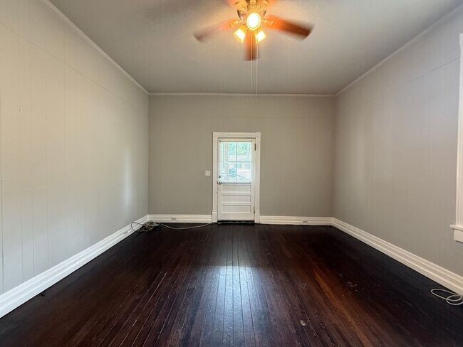 Foto del edificio - Amazing 4 BR Home for a Great Price!