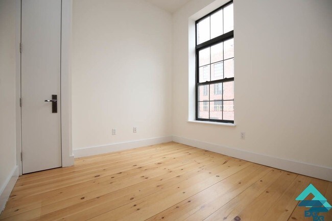 Foto del edificio - 167 N 6th St