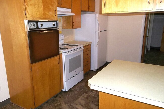 Building Photo - 2428 Tamarac Dr