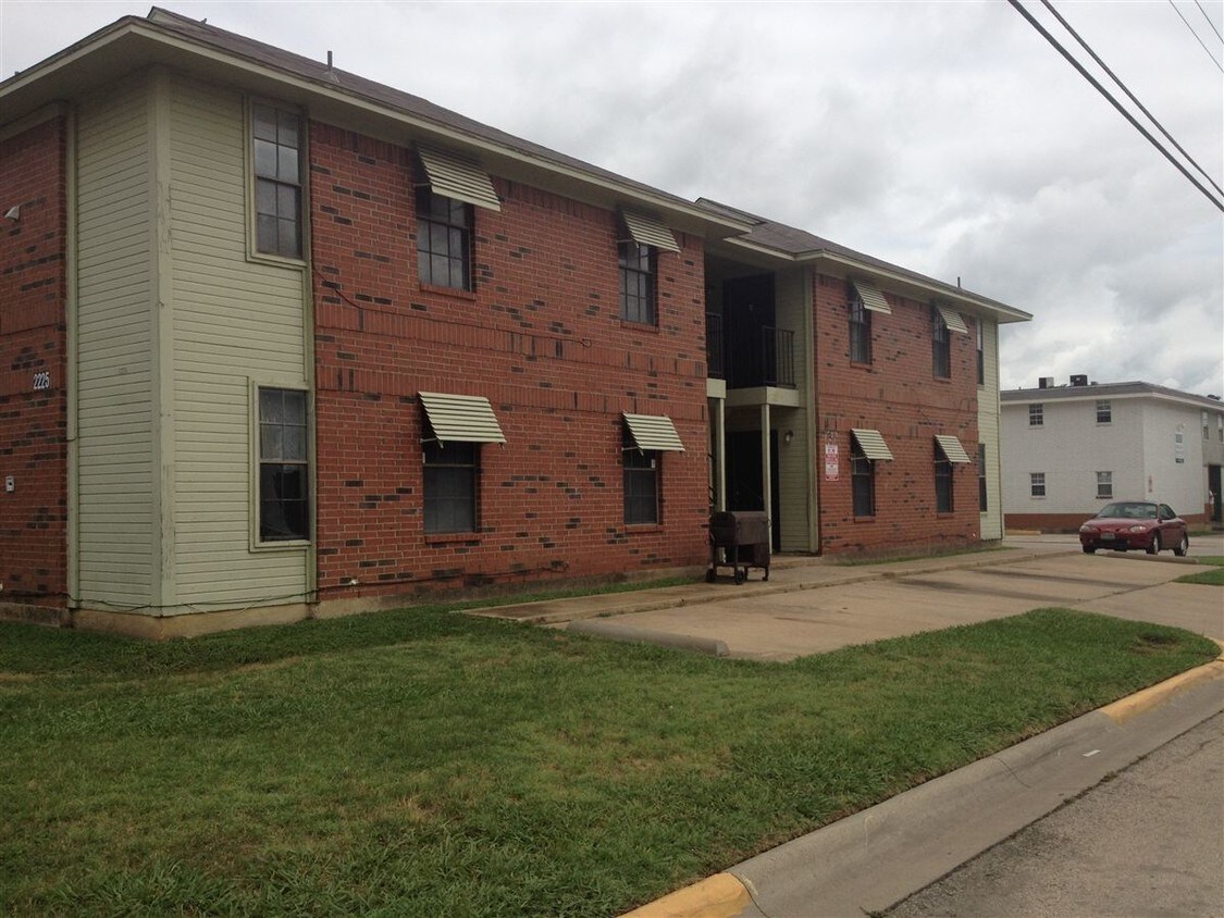 2 br, 1.5 bath - 2225 Stella St - 2 br, 1.5 bath  - 2225 Stella St