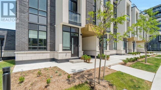 Photo du bâtiment - 3025-3025 Trailside Dr
