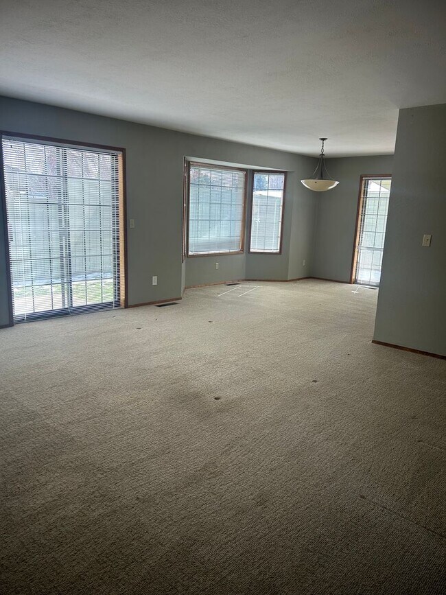 Foto del edificio - Spacious 4-Bedroom Home in Prime Wenatchee Location