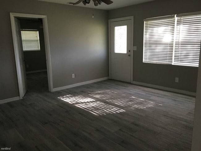 Building Photo - 3 br, 2 bath House - 9012 Ava Lake Dr