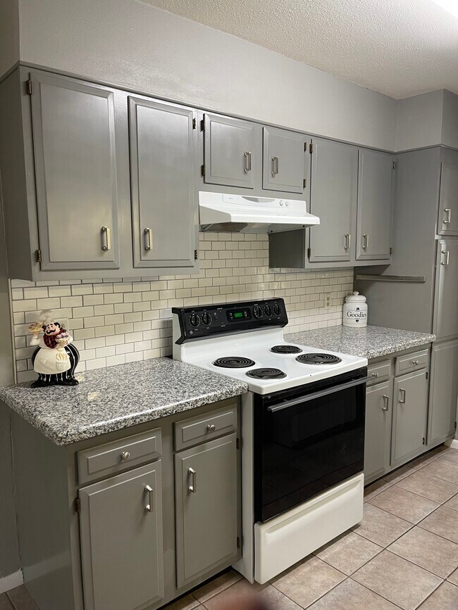 Foto del edificio - 1028 Sunmeadow Dr