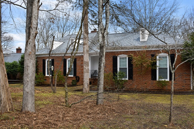 Building Photo - 223 Port Royal Dr
