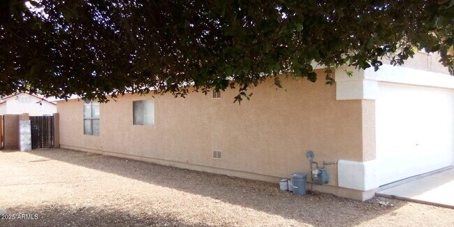 Foto del edificio - 1015 S Slater Cir