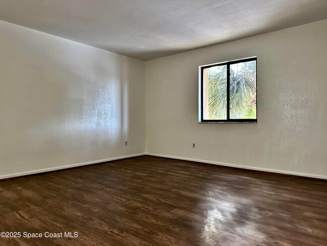Building Photo - 2130 Forest Knoll Dr NE
