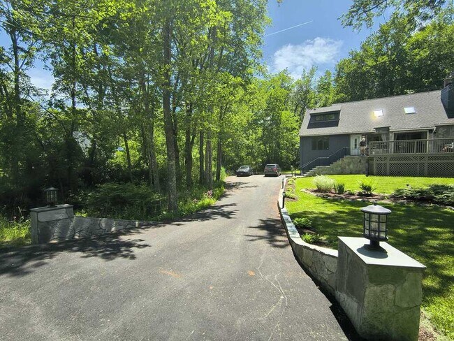 Foto del edificio - 421 E Hyerdale Dr