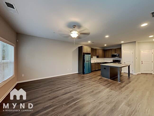 Building Photo - 2861 Regal Park Dr NW