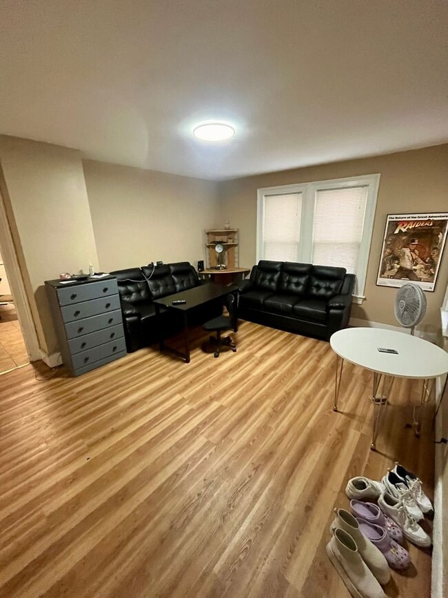 Building Photo - 128 Hawley St