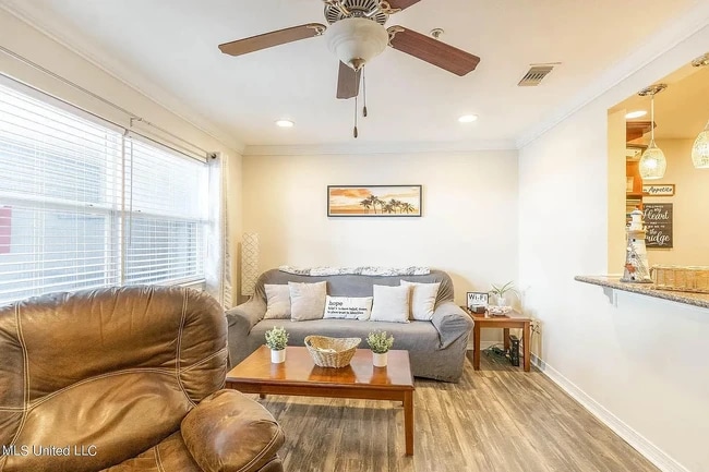 Foto del edificio - 1282 Beach Blvd