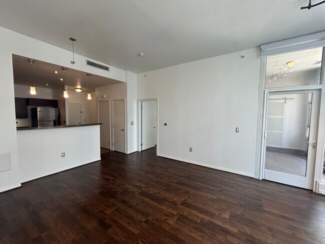 Building Photo - 530 K St