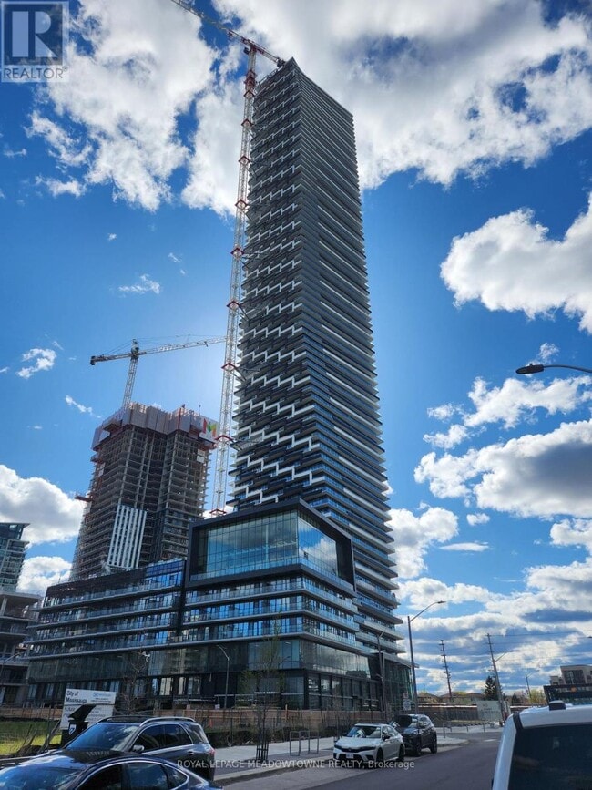 Building Photo - 448 Burnhamthorpe Rd W