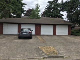 Building Photo - Upstairs unit in four plex w/ garage