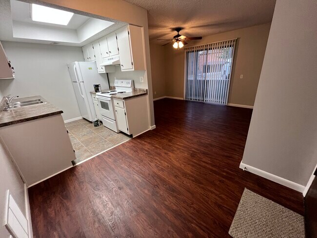 Foto del edificio - 411 Woodside Trail