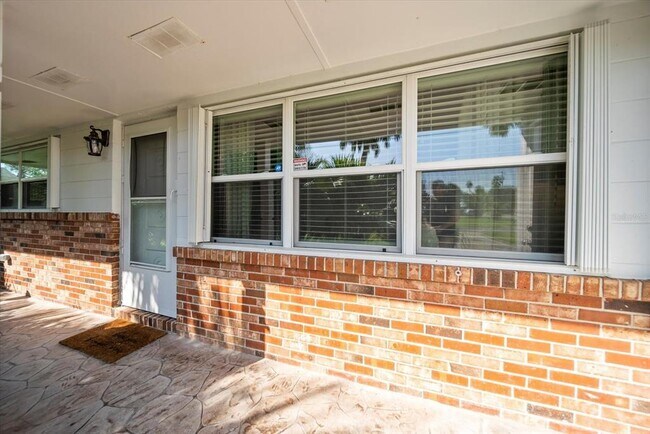 Foto del edificio - 2100 S Daytona Ave